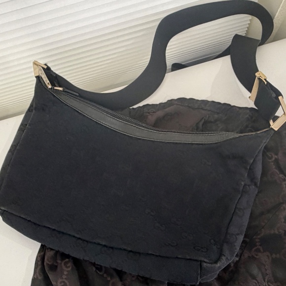 Authentic Gucci GG Black Canvas Messenger Crossbody Bag with Gold Hardware - Picture 6 of 11